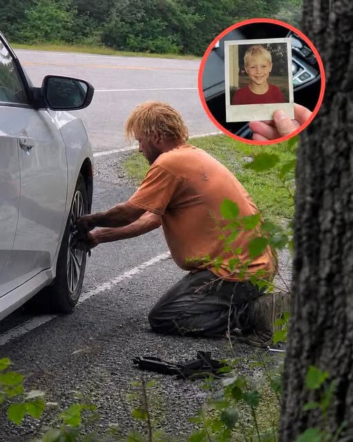 Un sans-abri m’a aidé à changer un pneu crevé sur la route 9 où mon fils a disparu il y a 20 ans – ce qu’il a laissé sur le siège passager m’a bouleversé