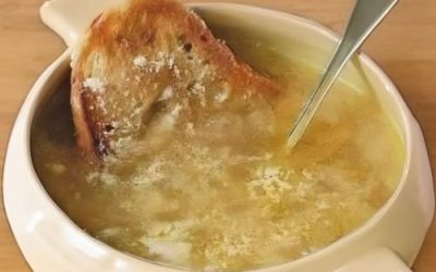 Soupe à l’Oignon Traditionnelle : Un Classique Réconfortant pour le Dîner